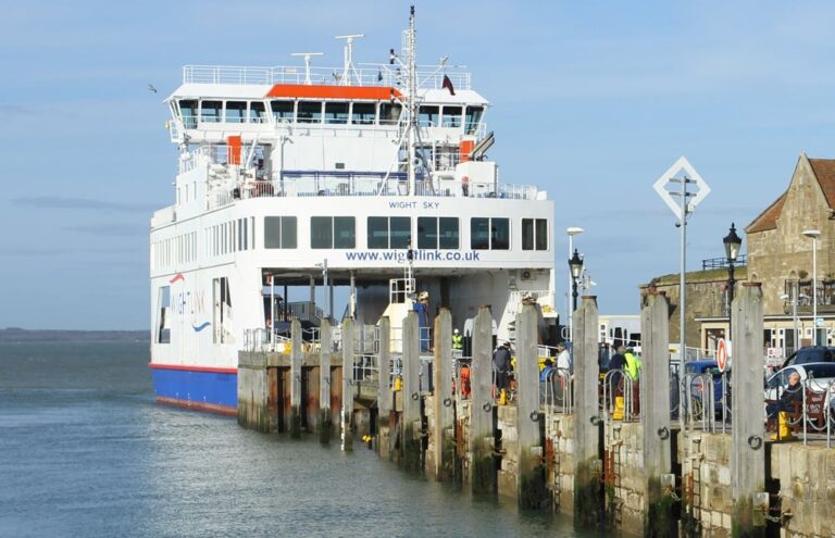 90-MINUTE DELAYS HIT YARMOUTH FERRY ROUTE DUE TO RAMP ISSUE