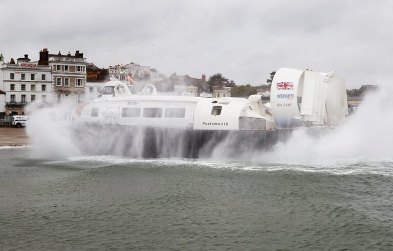 UPDATED: HOVERTRAVEL’S SATURDAY SERVICES SUSPENDED AS TECHNICAL ISSUE HITS SOLENT FLYER