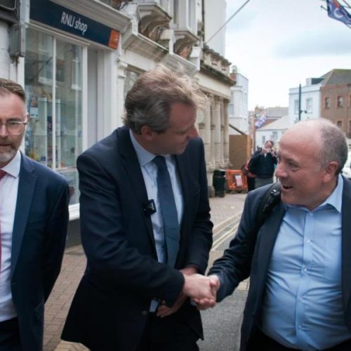 Government maritime minister in Cowes